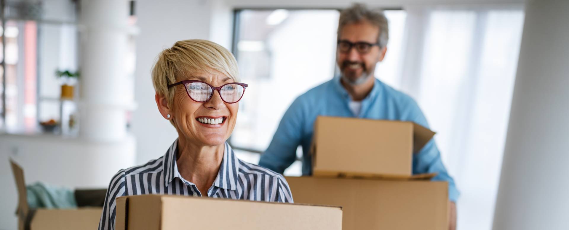 seniors packing up boxes to move into independent living